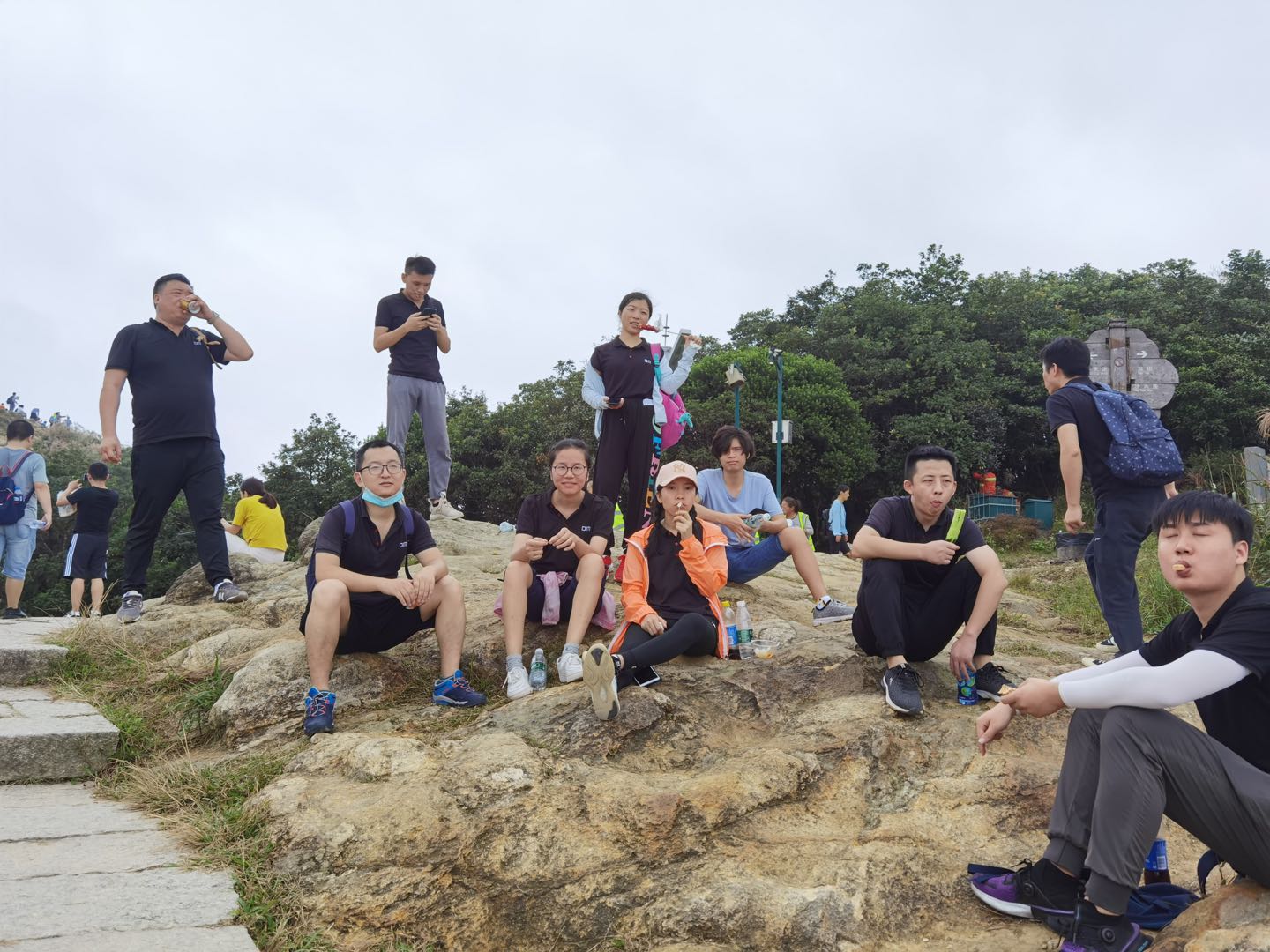 DM梁信科技2020年梧桐山爬山比赛